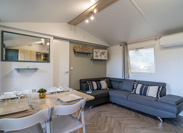 Living room/ Lounge - ”Konfort Mobile-Home” Ecolodge L\'Etoile d\'Argens Campsite in Fréjus