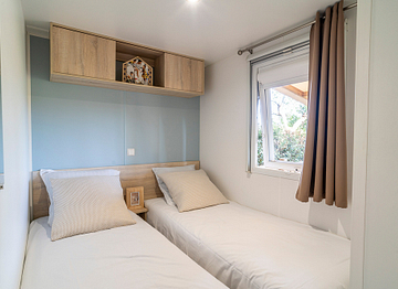 Children\'s Bedroom with two single beds, “Konfort” Mobile-Home - Fréjus Ecolodge L\'Etoile, Argens Campsite