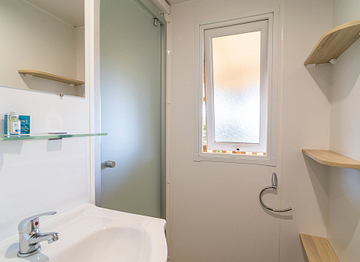 Bathroom,-”Konfort Mobile-Home” Ecolodge L\'Etoile d\'Argens Campsite in Fréjus