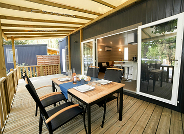 Terrasse, Mobilheim „Kosy“ - Campingplatz Fréjus Ecolodge L‘Etoile d\'Argens