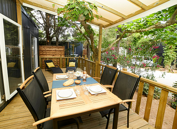 Terrasse, Mobilheim „Kosy“ - Campingplatz Fréjus Ecolodge L‘Etoile d\'Argens