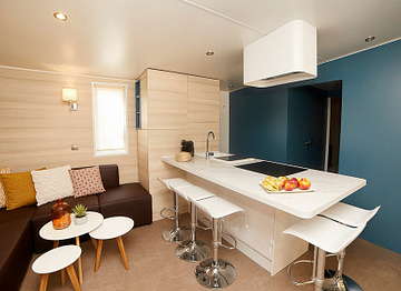 Küche, Mobilheim „Kosy“ - Campingplatz Fréjus Ecolodge L‘Etoile d\'Argens