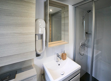 Badezimmer, Mobilheim „Kosy“ - Campingplatz Fréjus Ecolodge L‘Etoile d\'Argens
