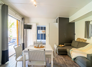 Salon séjour, Mobil-home \"Kosy\" - Camping Fréjus Ecolodge L\'Etoile d\'Argens