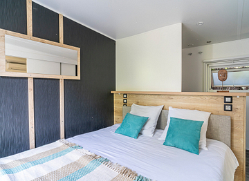 Chambre parentale avec salle de bain, Mobil-home \"Kosy\" - Camping Fréjus Ecolodge L\'Etoile d\'Argens