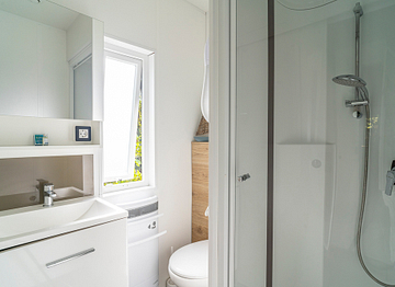 Salle de bain avec douche, Mobil-home \"Kosy\" - Camping Fréjus Ecolodge L\'Etoile d\'Argens