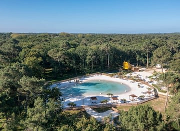 Camping Les Couleurs de la Coubre - Baignade - Vue aérienne du lagon