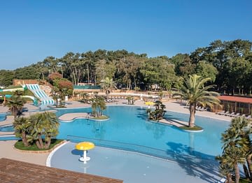 Camping Le Logis - Le Parc aquatique - Vue du parc aquatique et de la pataugeoire
