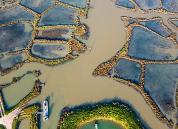Le Logis - Charente-Maritime - vue aérienne des parcs a huitres et claire dans le bassin de marennes Oléron