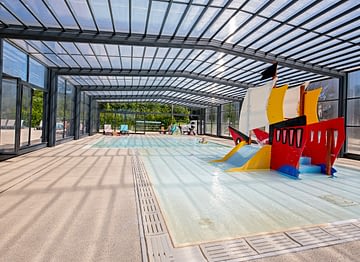 Camping Domaine de Drancourt - Le parc aquatique - Piscine couverte avec pataugeoire