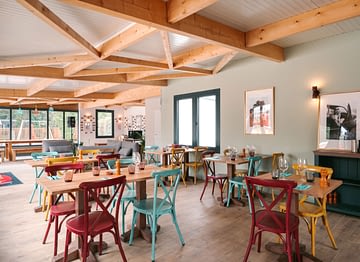 Camping Sainte Brigitte - Restauration - Salle intérieure du restaurant