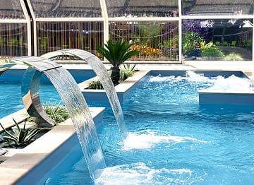 Camping Sainte Brigitte - Parc aquatique - Piscine couverte - Banquettes hydromassantes