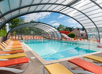Camping Parc du Val de Loire - Vue de l\'intérieur de la piscine couverte