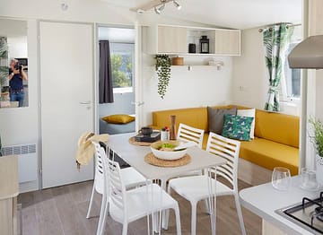 Campingplatz La Sirène - Mietunterkünfte - Sirène 2-4 Personen - 2 Zimmer - Wohnzimmer/Küche