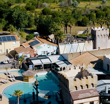 Camping Californie Plage - Heart of the village and view of the swimming pool area