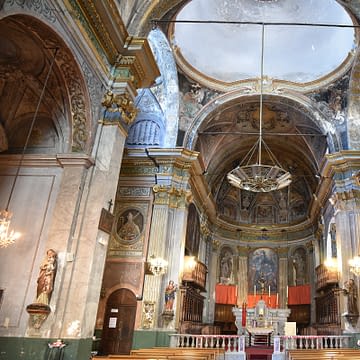 Domaine de Bagheera, Erlebnis, das Dorf von Cervione, Barockes Kirchenschiff der Kathedrale von Cervione auf Korsika