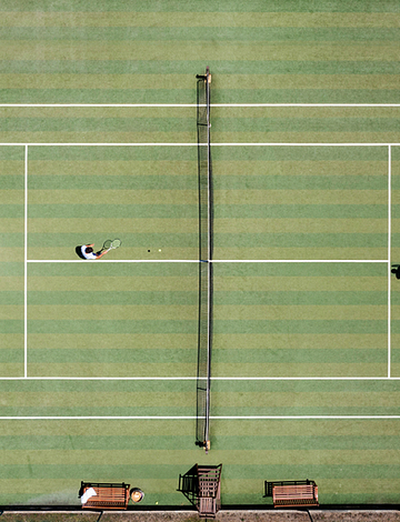 Le Brasilia campsite, aerial view of a couple playing tennis