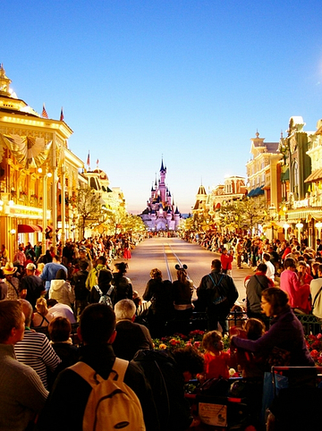 Main Street con el castillo de fondo - Disneyland® Paris