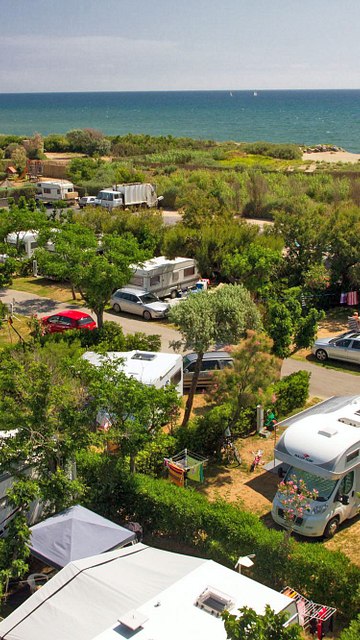Le Brasilia campsite, pitches by the beach