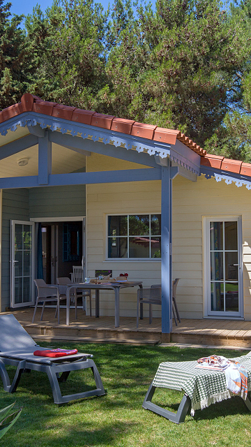 Le Brasilia campsite, Chalet les Marquises, terrace, sunloungers
