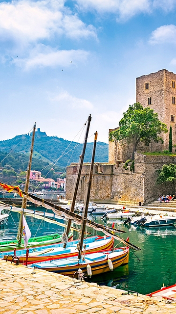 Le Château Royal de Collioure et le port de la ville de Collioure, France ©Shutterstock