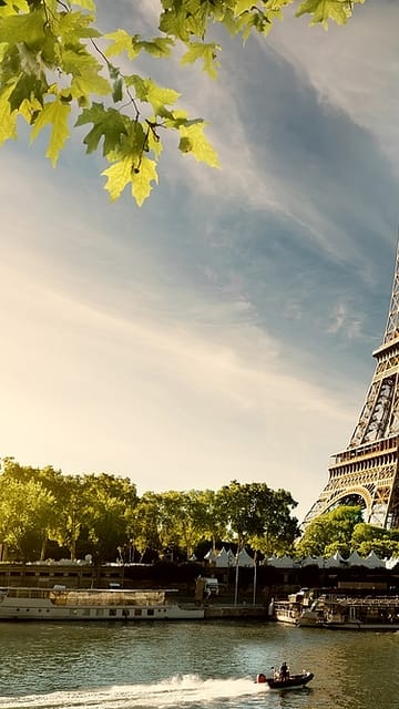 Auringonlasku Pariisin yllä, näkymä Eiffel-torniin ja Seinen, Ranska - Pariisi