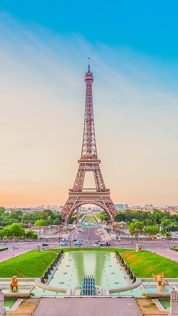 Panoramisch uitzicht op de Eiffeltoren vanaf Place du Trocadero - Parijs