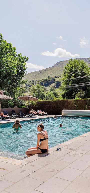 Camping Zelaia - Piscine -Espace aquatique pour toute la famille avec vue sur la montagne