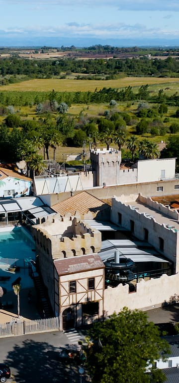 Camping Californie Plage - C&oelig;ur de village et vue de l\'espace aquatique