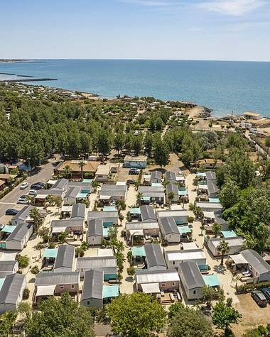 Camping Californie Plage - The campsite area - Aerial view of the rental accommodation and the beach