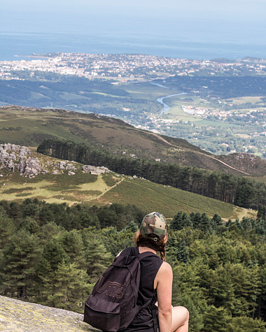 Camping Zelaia - Vue panoramique de la montagne et de la mer depuis la Rhune