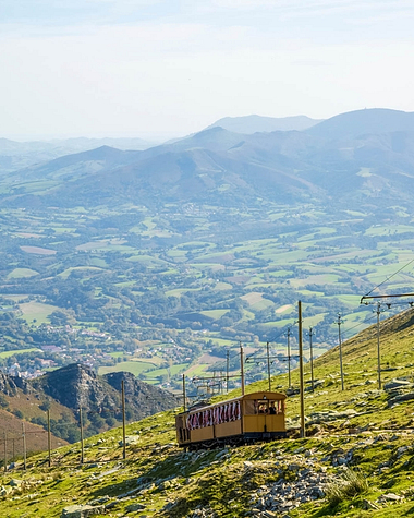 Camping Zelaia - Découverte de la Rhune avec le train