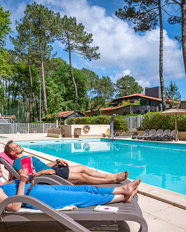 Campsite Les 2 Etangs - Swimming pool - Solarium by the pool