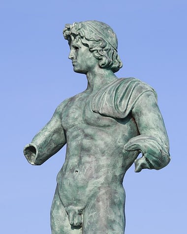 Statue de l\'Ephèbe grecque