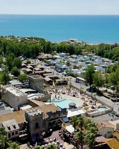 Camping Californie Plage - Vid&eacute;o - L\'espace aquatique et la vue vers la mer