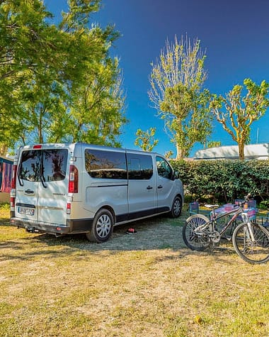 Camping Californie Plage - Hébergements - Emplacement Premium pour caravanes