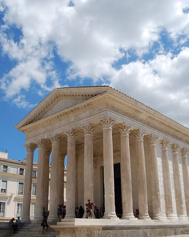 Camping Californie Plage - La r&eacute;gion - Maison carr&eacute;e &agrave; N&icirc;mes