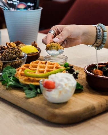 Camping Zelaia - Restauration - Pintxos servis au restaurant du Kaxu