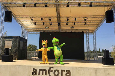 Camping Amfora - Todo para los niños - Animación con las mascotas en el escenario del camping