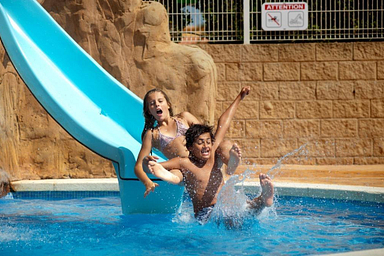 Camping Amfora - Tout pour les enfants - Toboggan dans l\'espace aquatique