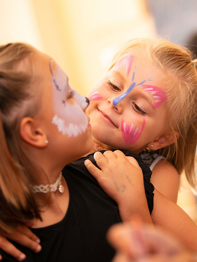 Amfora campsite - Activities and entertainment - Face-painting in the kids’ club
