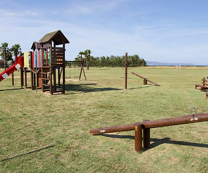 Amfora campsite - Services and shops - Play area facing the beach