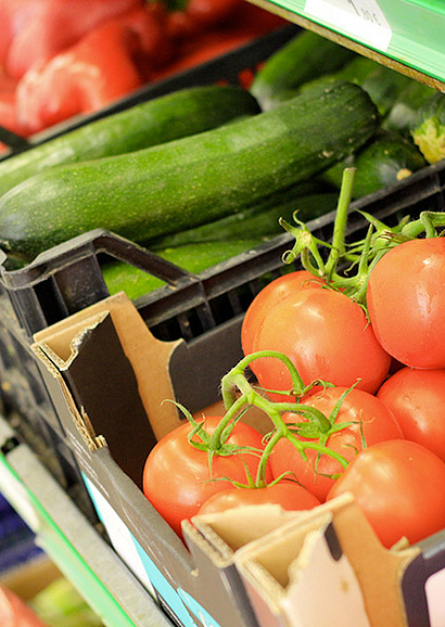 Camping Amfora - Services et commerces - Légumes et fruits frais en vente dans le supermarché