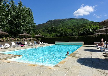 Camping Zelaia - La piscine - Piscine chauffée avec vue sur la nature