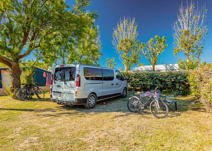 Camping Californie Plage - Hébergements - Emplacement Premium pour caravanes