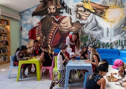 Camping Californie Plage - Galerie photo - Club enfants avec décors pirate