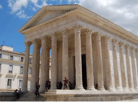 Cap sur N&icirc;mes