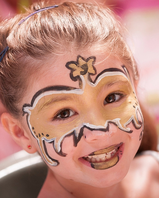 Camping Californie Plage - Galerie photo - Activité maquillage au club enfants