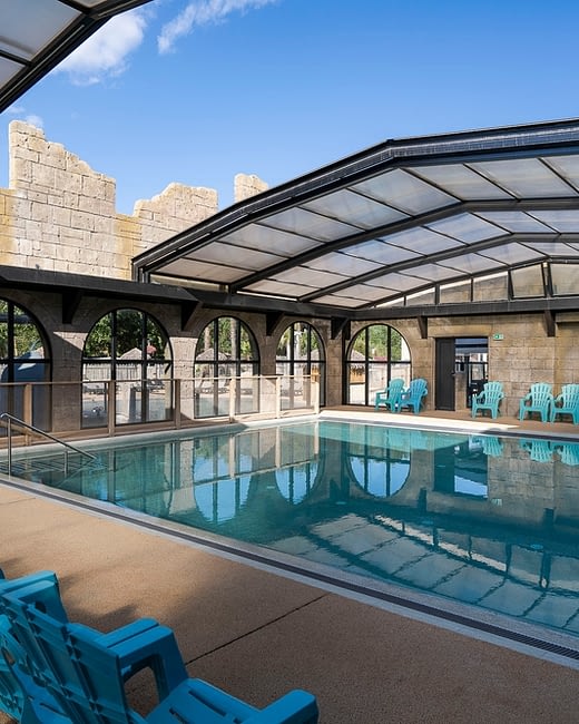 Camping Californie Plage - Het waterpark - Overdekt zwembad met uitzicht op het buitenzwembad