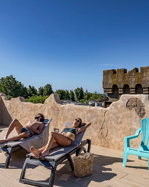 Camping Californie Plage - L\'espace aquatique - Solarium 
